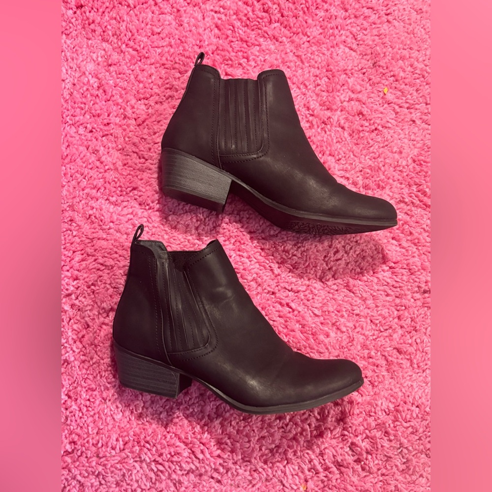 Crochet nwot black booties ankle boots goth biker shoes size 8 whimygoth